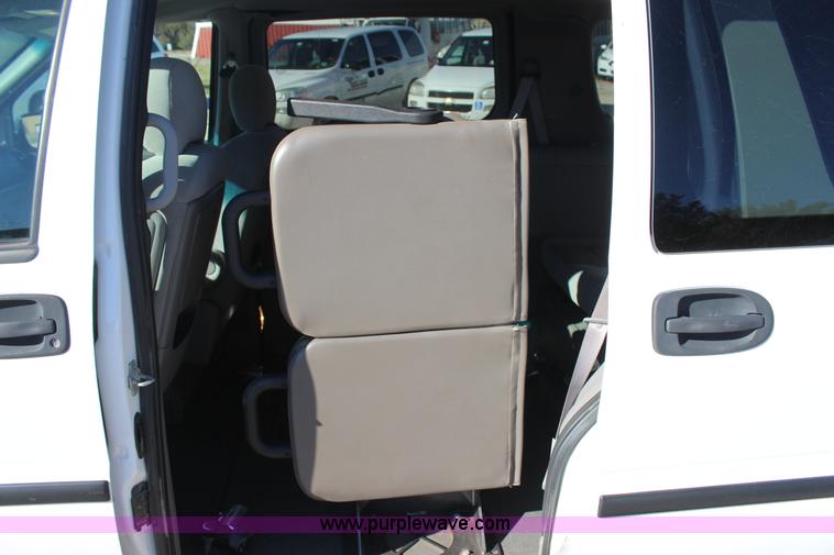 image for item J4283 2007 Chevrolet Uplander van