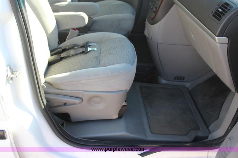 image for item J4283 2007 Chevrolet Uplander van