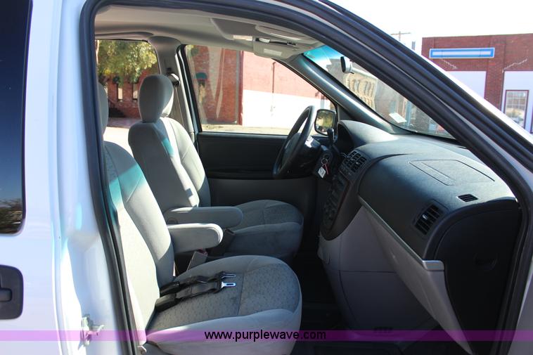 image for item J4283 2007 Chevrolet Uplander van