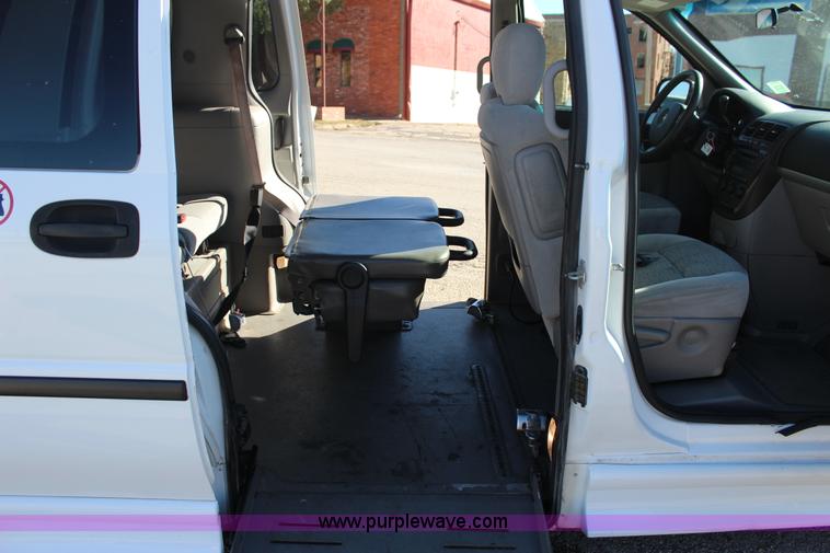 image for item J4283 2007 Chevrolet Uplander van