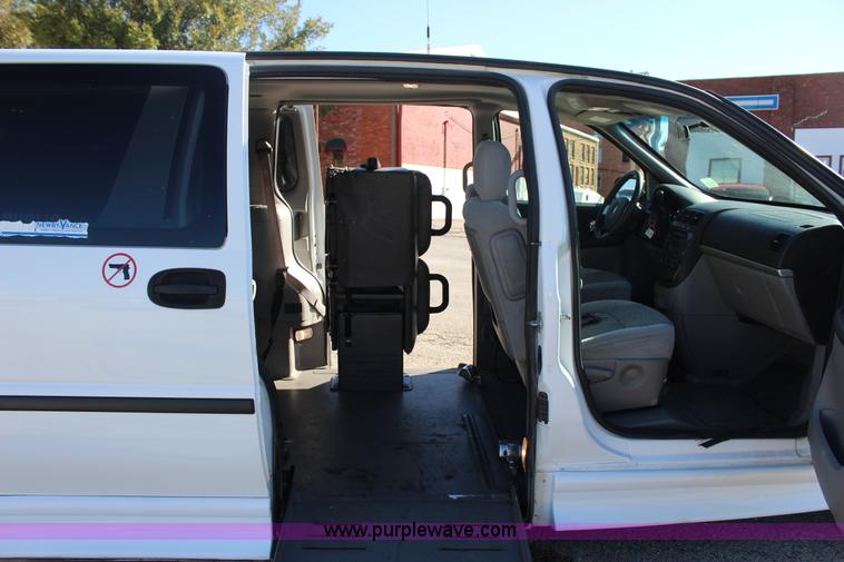 image for item J4283 2007 Chevrolet Uplander van