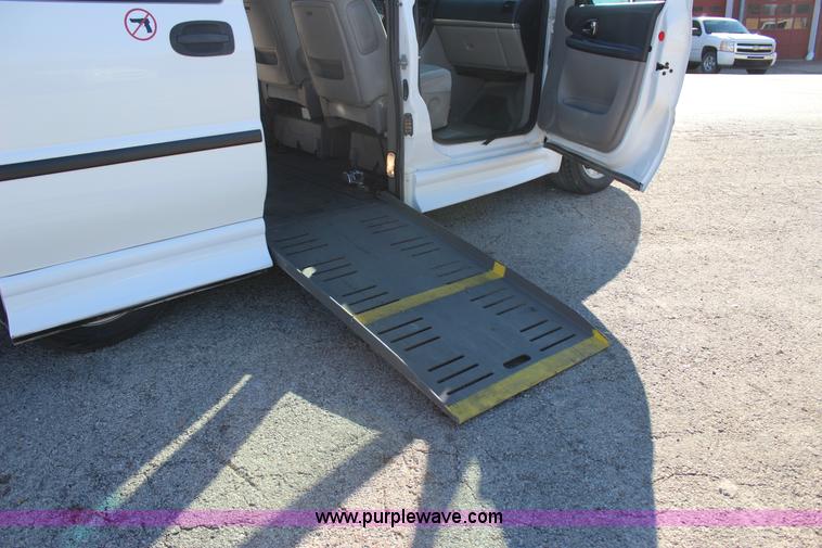 image for item J4283 2007 Chevrolet Uplander van