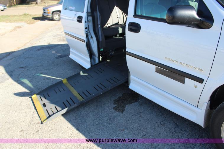 image for item J4283 2007 Chevrolet Uplander van