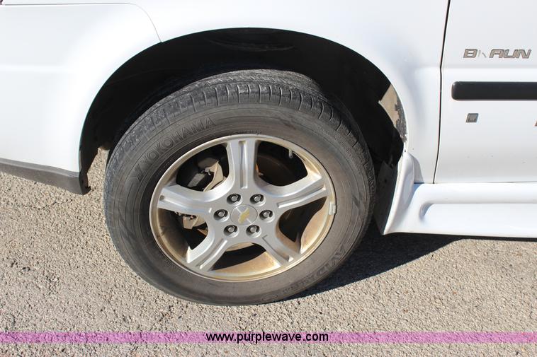 image for item J4283 2007 Chevrolet Uplander van