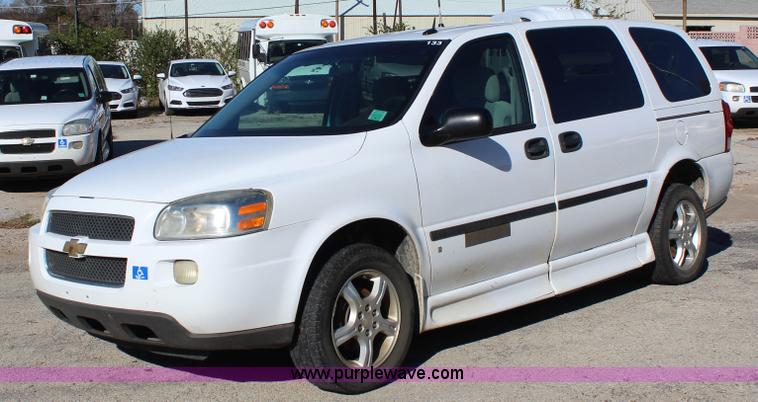 image for item J4284 2007 Chevrolet Uplander van
