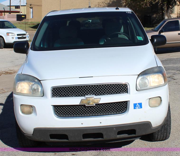 image for item J4284 2007 Chevrolet Uplander van