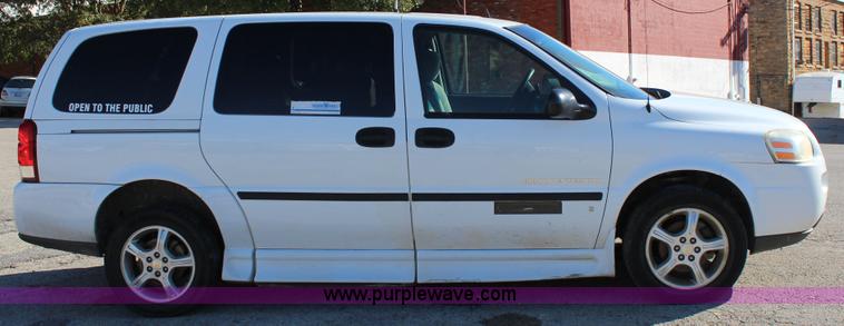 image for item J4284 2007 Chevrolet Uplander van