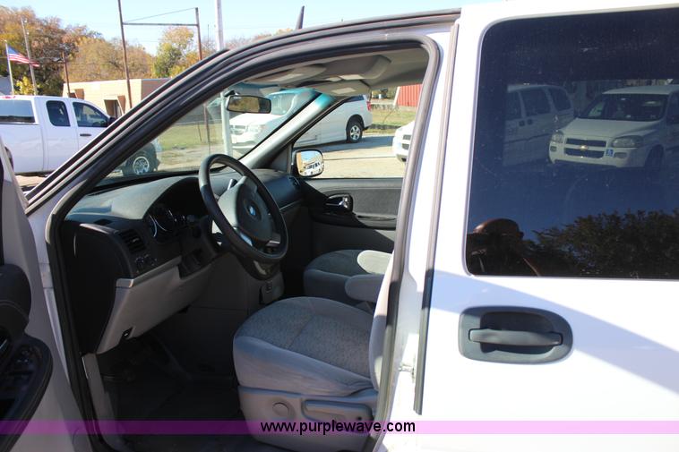 image for item J4284 2007 Chevrolet Uplander van
