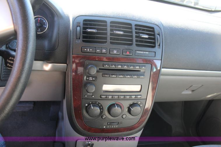 image for item J4284 2007 Chevrolet Uplander van