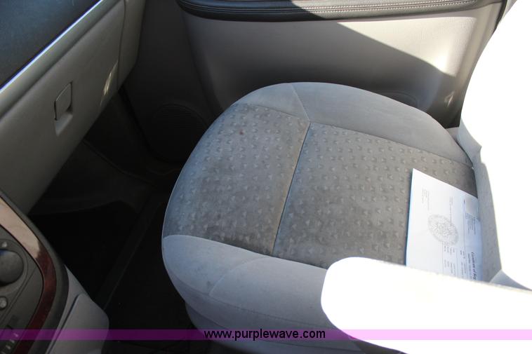 image for item J4284 2007 Chevrolet Uplander van