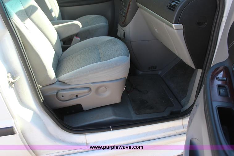 image for item J4284 2007 Chevrolet Uplander van