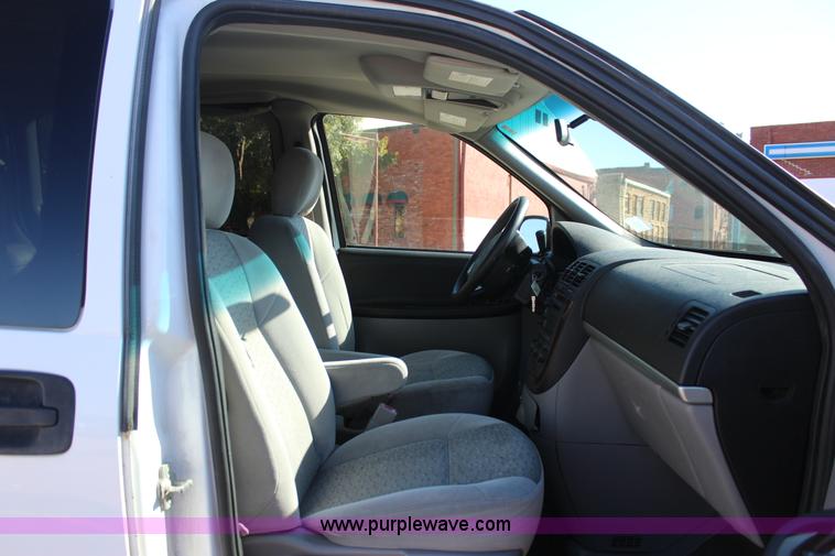 image for item J4284 2007 Chevrolet Uplander van