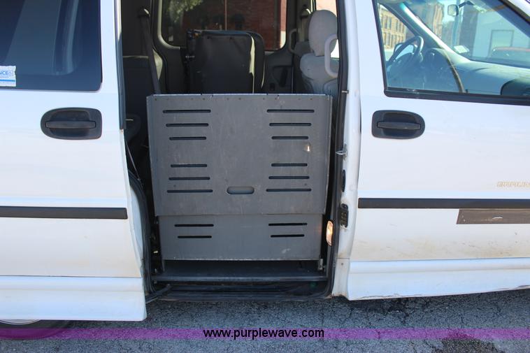 image for item J4284 2007 Chevrolet Uplander van
