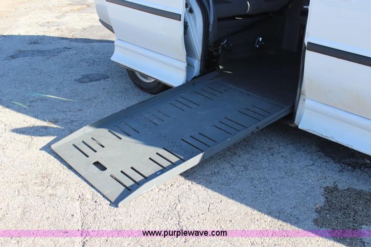 image for item J4284 2007 Chevrolet Uplander van