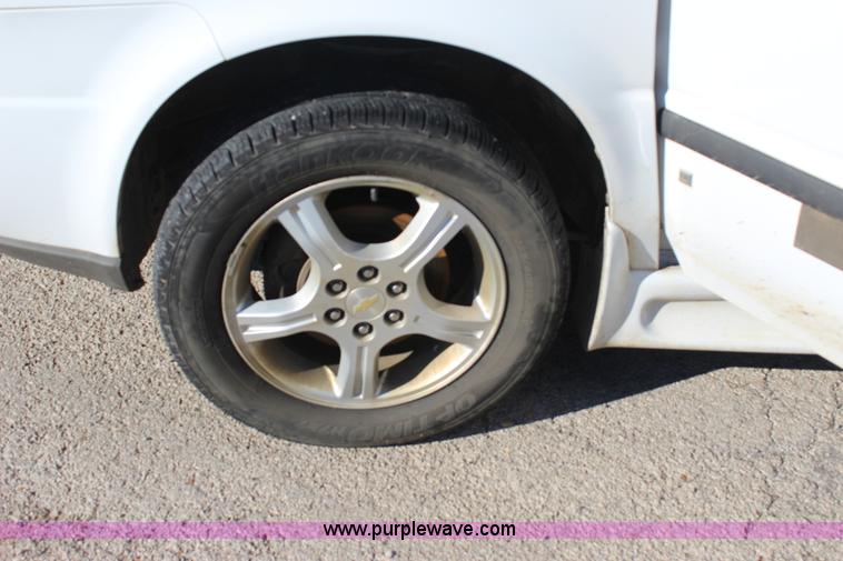 image for item J4284 2007 Chevrolet Uplander van
