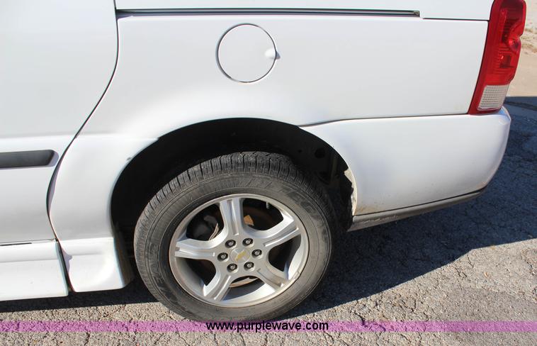 image for item J4284 2007 Chevrolet Uplander van