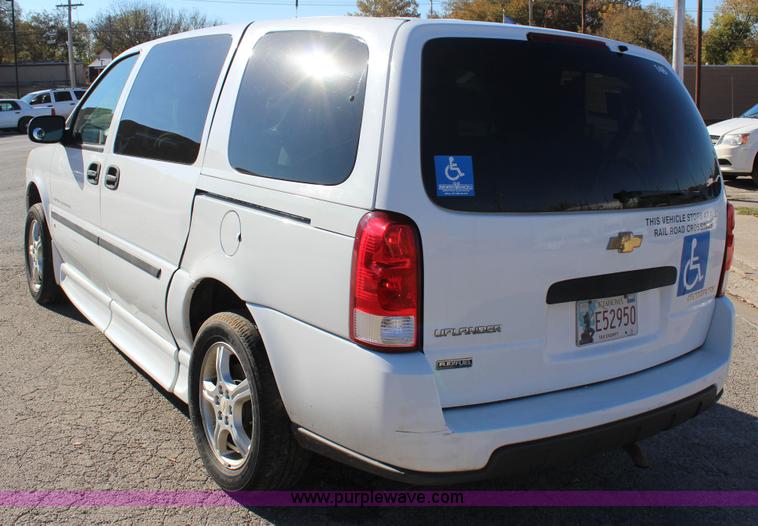 image for item J4285 2008 Chevrolet Uplander van