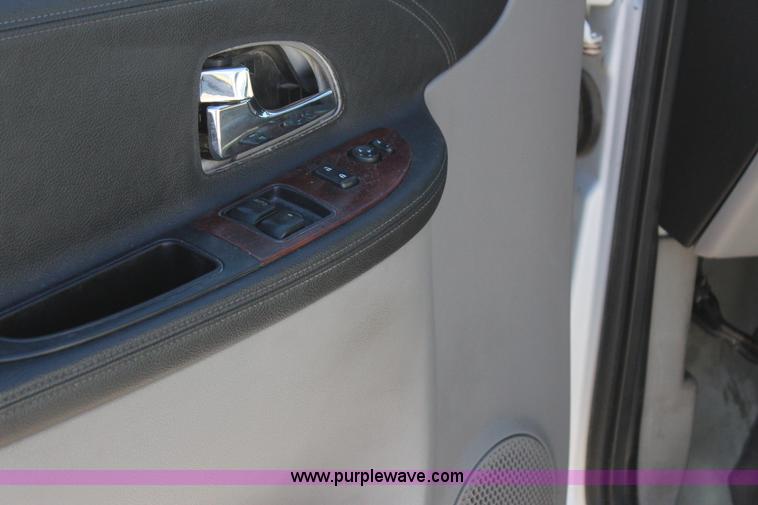 image for item J4285 2008 Chevrolet Uplander van