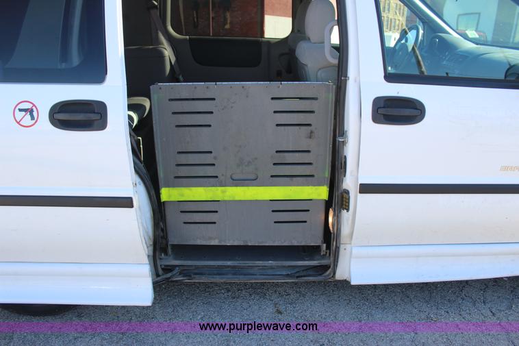 image for item J4285 2008 Chevrolet Uplander van