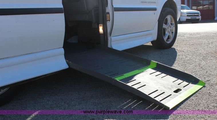 image for item J4285 2008 Chevrolet Uplander van