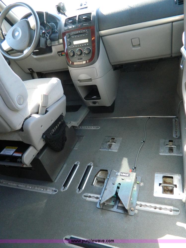 image for item J5239 2007 Chevrolet Uplander van