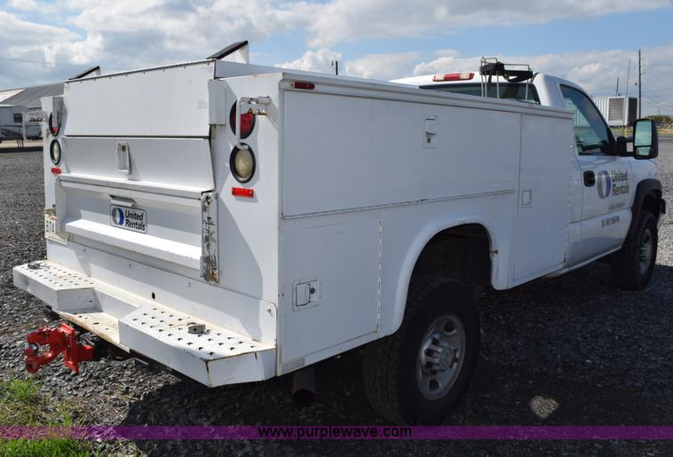 image for item J8462 2007 Chevrolet Silverado Classic 2500HD utility truck