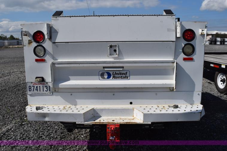 image for item J8462 2007 Chevrolet Silverado Classic 2500HD utility truck