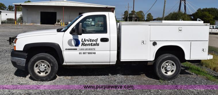 image for item J8462 2007 Chevrolet Silverado Classic 2500HD utility truck