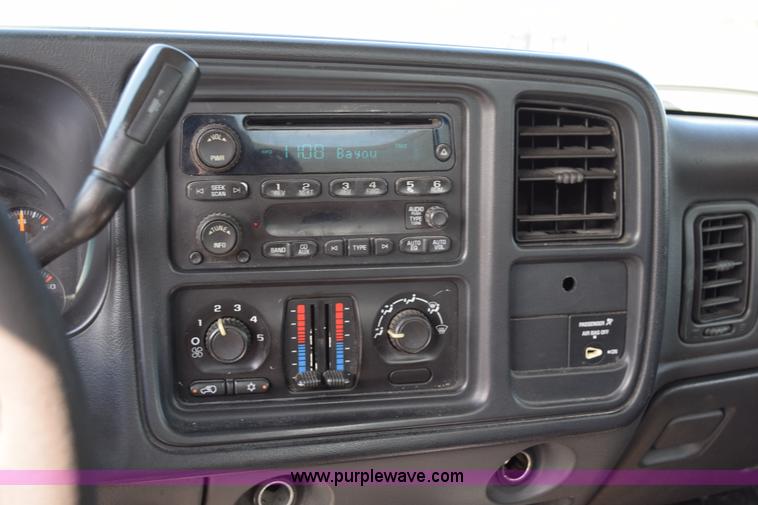 image for item J8462 2007 Chevrolet Silverado Classic 2500HD utility truck