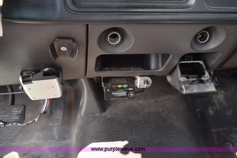 image for item J8462 2007 Chevrolet Silverado Classic 2500HD utility truck