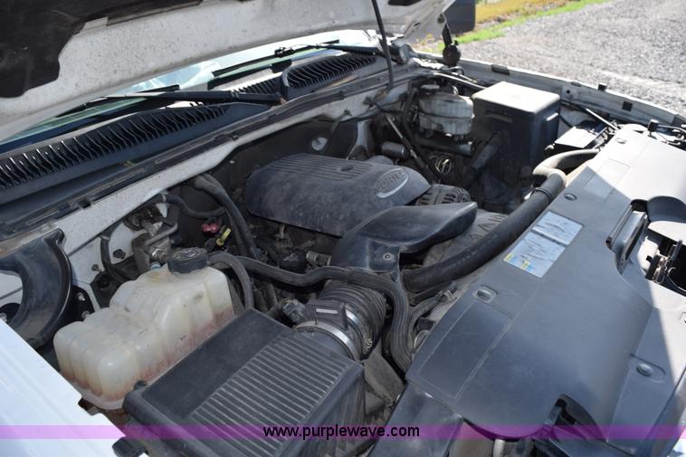 image for item J8462 2007 Chevrolet Silverado Classic 2500HD utility truck