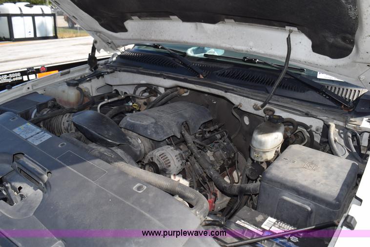 image for item J8462 2007 Chevrolet Silverado Classic 2500HD utility truck