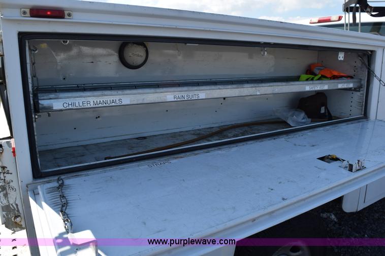 image for item J8462 2007 Chevrolet Silverado Classic 2500HD utility truck