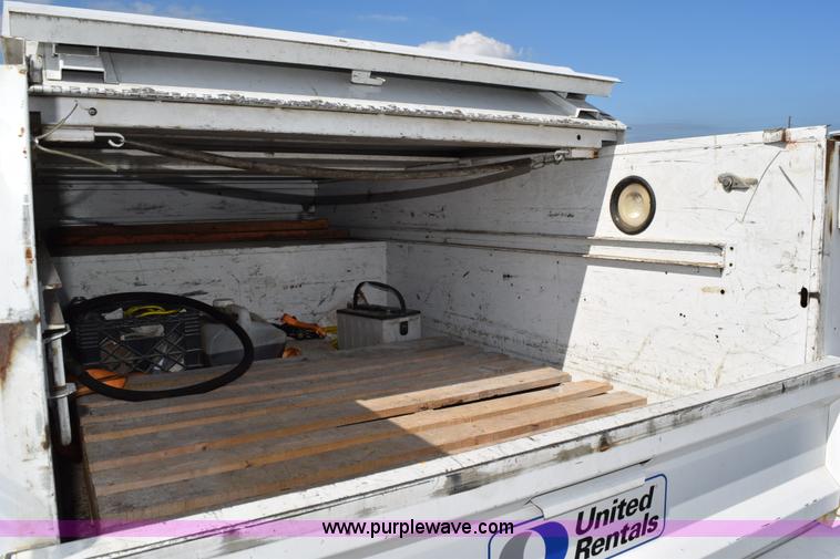 image for item J8462 2007 Chevrolet Silverado Classic 2500HD utility truck