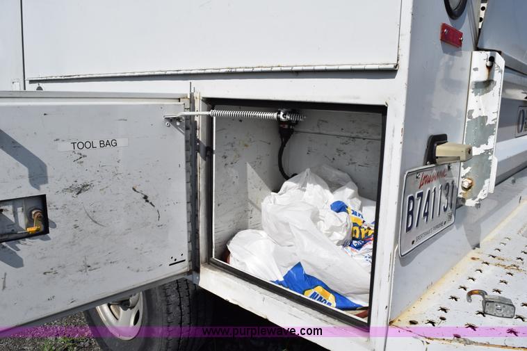 image for item J8462 2007 Chevrolet Silverado Classic 2500HD utility truck