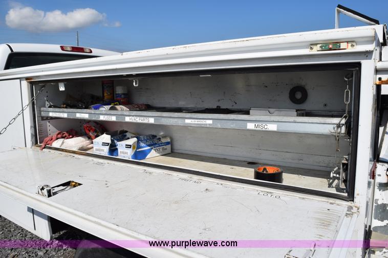 image for item J8462 2007 Chevrolet Silverado Classic 2500HD utility truck