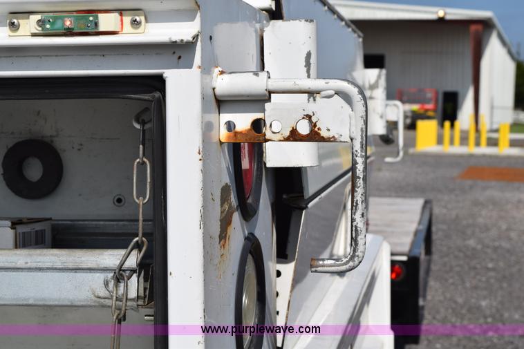 image for item J8462 2007 Chevrolet Silverado Classic 2500HD utility truck