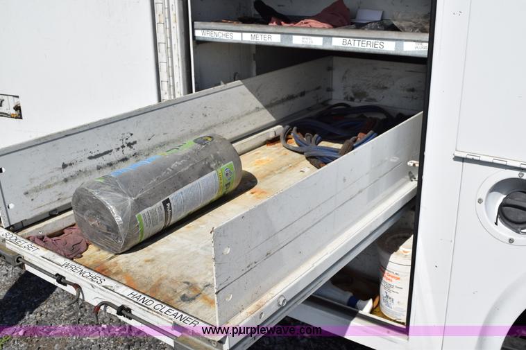 image for item J8462 2007 Chevrolet Silverado Classic 2500HD utility truck