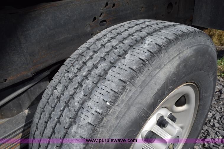 image for item J8462 2007 Chevrolet Silverado Classic 2500HD utility truck