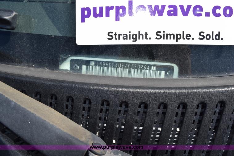 image for item J8462 2007 Chevrolet Silverado Classic 2500HD utility truck