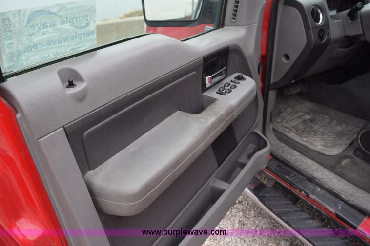 image for item J8463 2006 Ford F150 SuperCab pickup truck