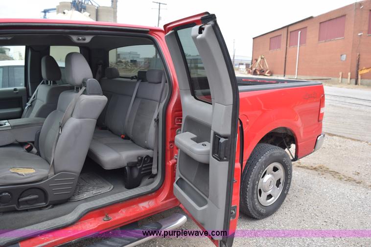 image for item J8463 2006 Ford F150 SuperCab pickup truck