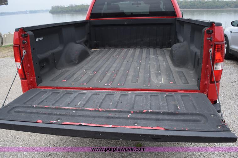 image for item J8463 2006 Ford F150 SuperCab pickup truck