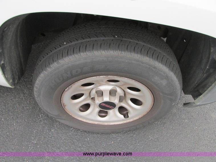 image for item J8739 2008 GMC Sierra 1500 pickup truck