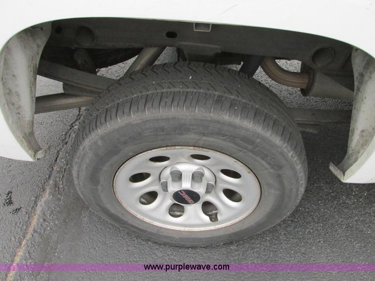 image for item J8739 2008 GMC Sierra 1500 pickup truck