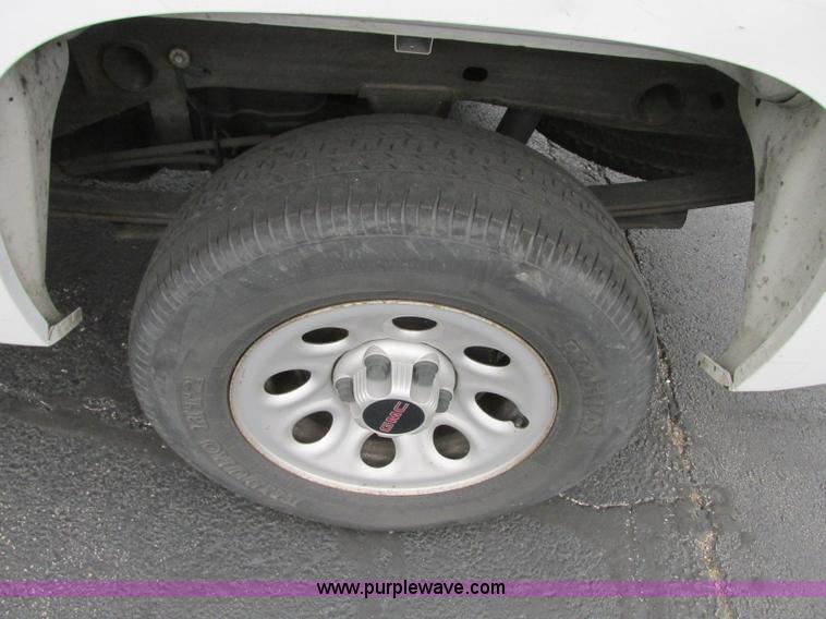 image for item J8739 2008 GMC Sierra 1500 pickup truck