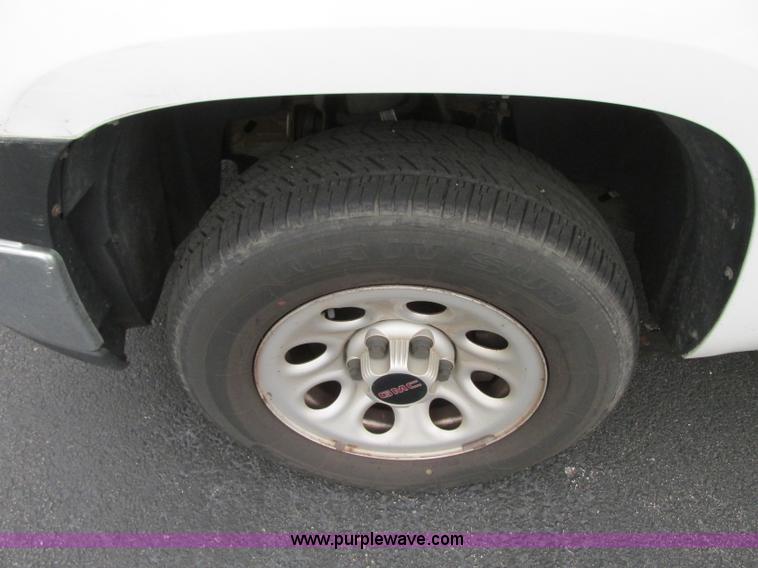 image for item J8739 2008 GMC Sierra 1500 pickup truck