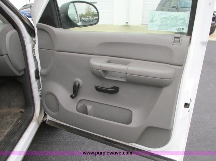 image for item J8739 2008 GMC Sierra 1500 pickup truck