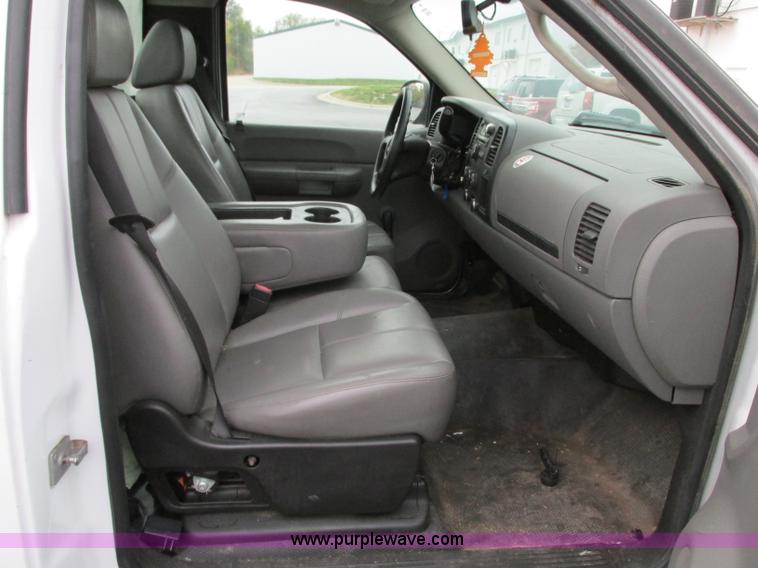 image for item J8739 2008 GMC Sierra 1500 pickup truck