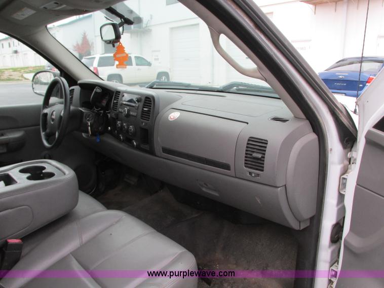 image for item J8739 2008 GMC Sierra 1500 pickup truck